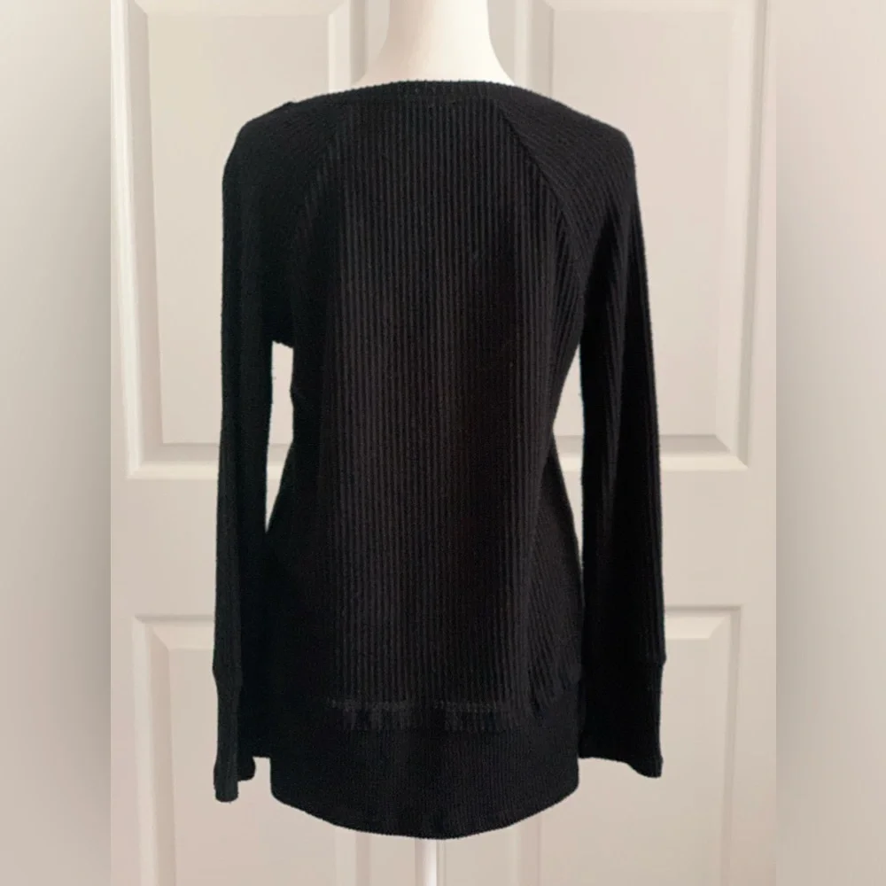JOAN VASS Black V-Neck Waffle-Knit Long-Sleeve Sweater